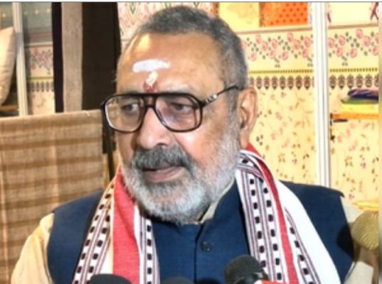 अखिलेश यादव की सपा बलात्कारी और अपराधी संरक्षित पार्टी : गिरिराज सिंह 