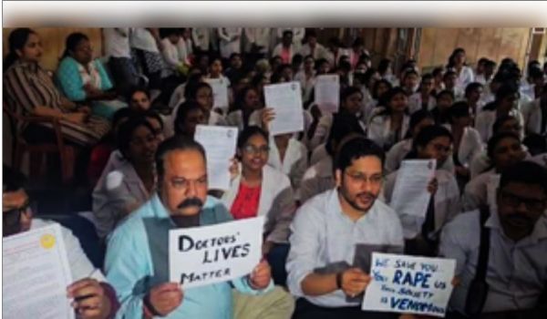 मेडिकल छात्रा रेप-हत्या मामला : रिम्स के जूनियर डॉक्टर्स हड़ताल पर, बिना इलाज के लौटे मरीज 