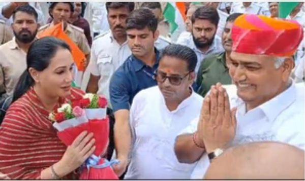 जोधपुर में निकाली गई तिरंगा यात्रा, डिप्टी सीएम दीया कुमारी ने दिखाई हरी झंडी 
