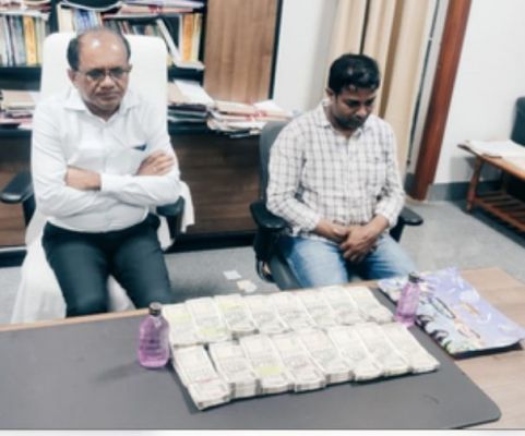 तेलंगाना में ज्वाइंट कलेक्टर आठ लाख रुपये की रिश्वत लेते रंगे हाथों गिरफ्तार 
