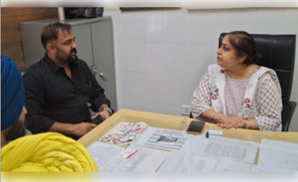 पंजाब के अस्पताल में गर्भवती महिला का टॉर्च की रोशनी में हुआ प्रसव