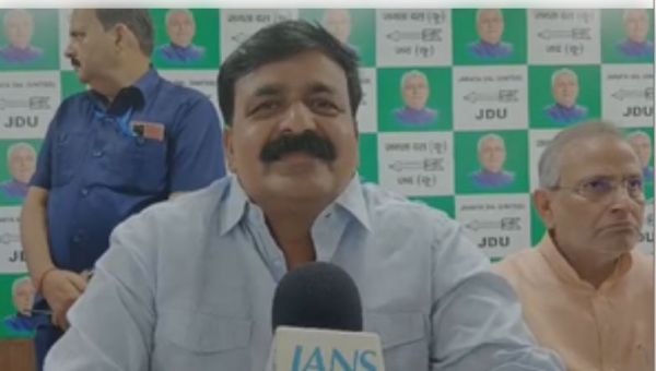 बंगाल में महिला डॉक्टर से दुष्कर्म और हत्या मामले में जेडीयू नेता जमा खान ने की कड़ी कार्रवाई की मांग 