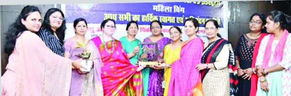 गृहणियों के उत्पादों को नया मंच देता महिला चेम्बर इवेे जव इ2 कार्यक्रम  