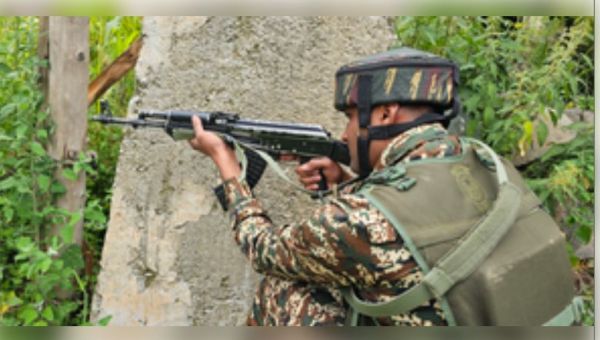 जम्मू-कश्मीर के उधमपुर में सुरक्षाबलों और आतंकियों के बीच मुठभेड़