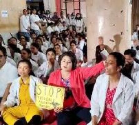 कोलकाता चिकित्सक हत्या: रांची के आरआईएमएस में कनिष्ठ चिकित्सकों की ‘पेन डाउन’ हड़ताल जारी