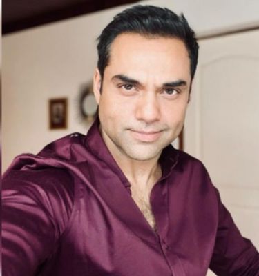 ‘डोन्ट यू बी माई नेबर’ में अभिनेत्री नताशा बैसेट के साथ नजर आएंगे अभय देओल 