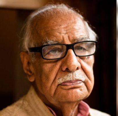 बर्थडे स्पेशल : इंदिरा गांधी का विरोध करने पर आपातकाल में गए थे जेल, कुलदीप नैयर को वीपी सिंह से मिला था बड़ा ईनाम