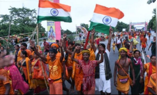 बिहार में श्रावण महीने में दिख रही शिवभक्ति के साथ-साथ राष्ट्रभक्ति 