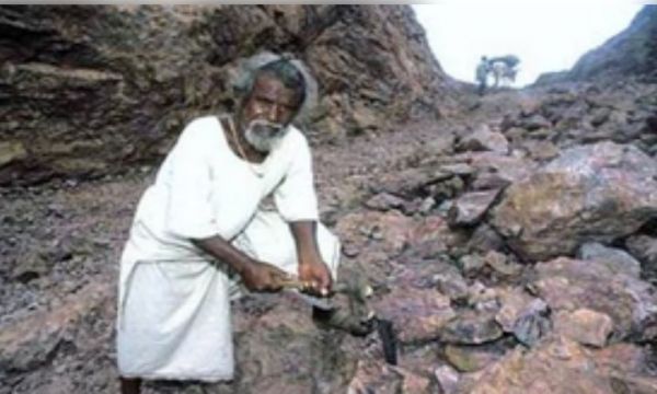 कैसे फगुनिया के प्यार में दशरथ मांझी ने उठा ली छेनी-हथौड़ी, चीर दिया पहाड़ का सीना