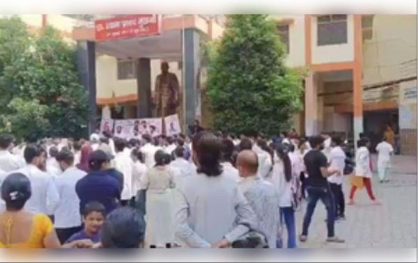 लखनऊ के सिविल अस्पताल में डॉक्टरों की हड़ताल, ओपीडी सेवाएं बंद 