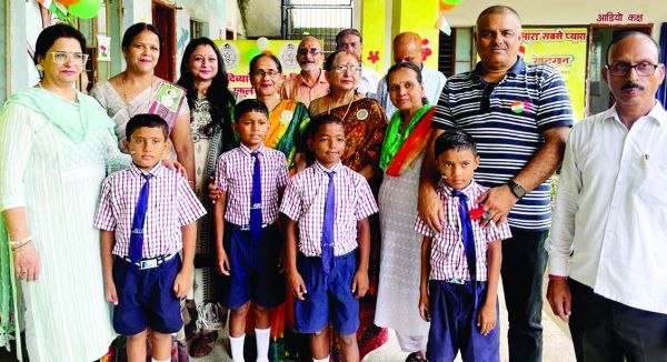 अर्पण दिव्यांग पब्लिक स्कूल के साथ इनरव्हील क्लब और रोटरी क्लब ने मनाया स्वतंत्रता दिवस