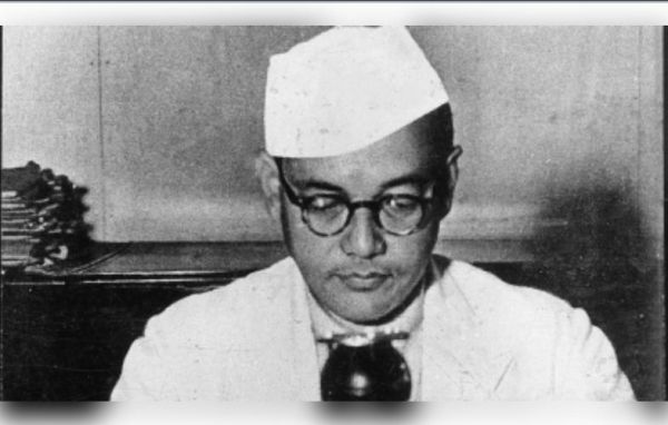 हिटलर और मुसोलिनी से मांगा था सहयोग, भारत की आजादी के लिए बनाई अपनी सेना, आज भी रहस्य है नेताजी की मौत