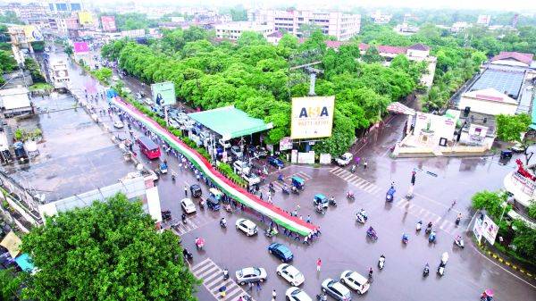 स्वतंत्रता दिवस पर श्री शिवम की रैली, रायपुर में फहराया 300 फीट का विशाल फ्लैग ऑफ यूनिटी 