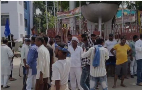 देश के कई हिस्सों में दिखा भारत बंद का व्यापक असर