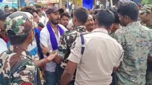 भारत बंद : बिहार में कुछ जिलों में यातायात बाधित, पुलिस ने कई स्थानों पर हल्का लाठीचार्ज किया