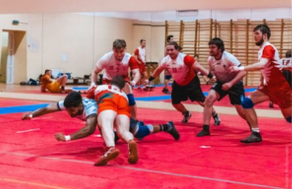 कबड्डी के माध्यम से भारत और पोलैंड कैसे जुड़े?