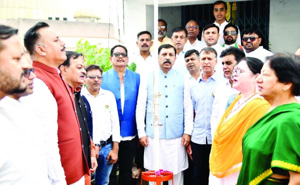 चेम्बर भवन में स्वतंत्रता दिवस ध्वजारोहण