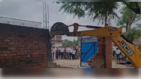 दुष्कर्म के आरोप में जेल में बंद नवाब सिंह के रिश्तेदार की संपत्ति पर चला बुलडोजर