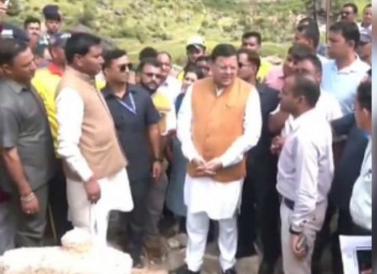 उत्तराखंड : टिहरी के आपदा प्रभावित इलाकों में सीएम धामी का दौरा, लोगों से जानी परेशानी 