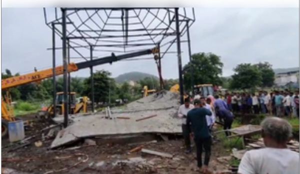 इंदौर में निर्माणाधीन फार्म हाउस की छत गिरी, पांच मजदूरों की मौत 