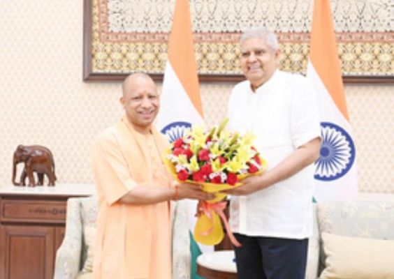 सीएम योगी ने दिल्ली में की उपराष्ट्रपति धनखड़ से मुलाकात 
