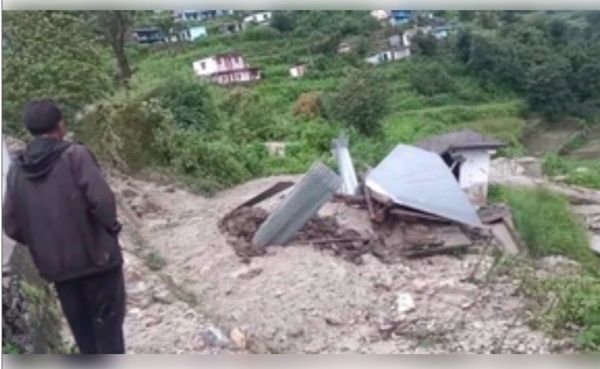 जोशीमठ में भारी बारिश के बाद पगनो गांव में भूस्खलन, लोगों की परेशानी बढ़ी 