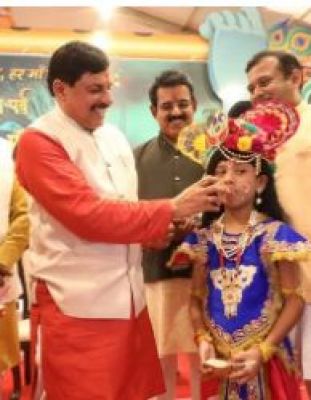 मप्र : राधा-कृष्ण बने 5,000 बच्चों के साथ जन्माष्टमी के उत्साह में डूबे मुख्यमंत्री