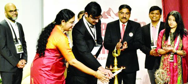 आईआईएम लीडरशिप समिट में विशेषज्ञों ने साझे अपने अनुभव