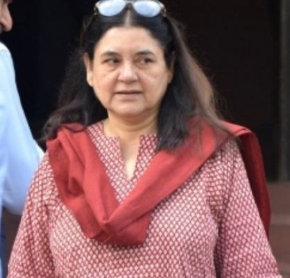 फैशन मॉडल से लेकर गांधी परिवार की बहू तक, कुछ ऐसा रहा मेनका गांधी का राजनीतिक सफर 