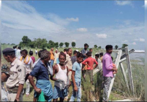 बिहार में श्राद्ध कर्म के बाद स्नान करने गए एक ही परिवार के 4 लोग गंडक नदी में डूबे 