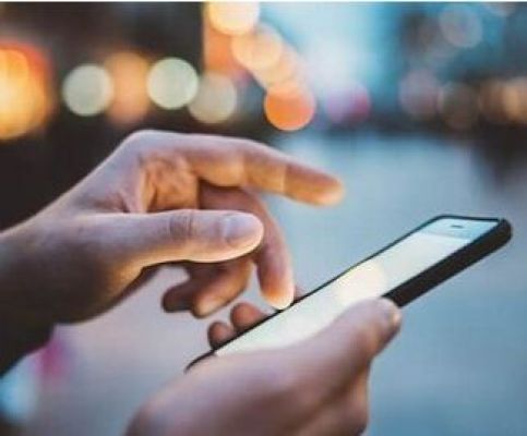 मप्र : मोबाइल फोन के इस्तेमाल पर आग-बबूला मां का 13 वर्षीय बेटे पर हंसिये से 'हमला’