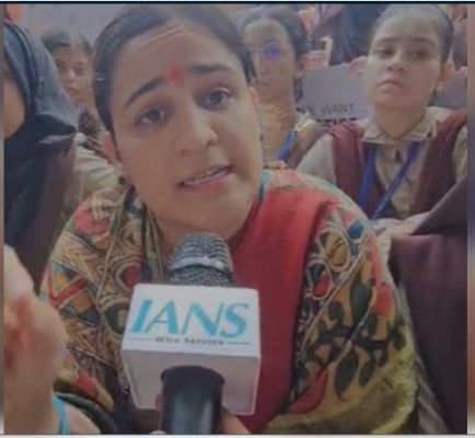 कोलकाता मामले को लेकर लखनऊ में भी विरोध प्रदर्शन, अपर्णा यादव ने की ममता सरकार बर्खास्त करने की मांग 