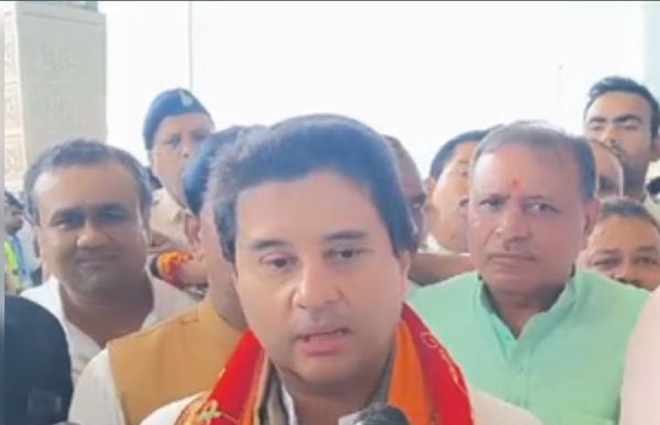 पीएम मोदी ने जनधन योजना से लोगों को बैंक से जुड़ने का दिया अधिकार : सिंधिया