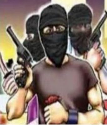 ग्रेटर नोएडा में हथियारबंद बदमाशों ने एक घर में महिला-पुरुष को बंधक बनाकर की लूटपाट