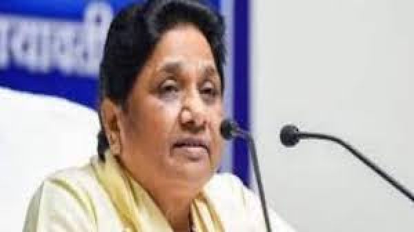 महिलाओं के साथ अपराध के खिलाफ दलगत राजनीति से ऊपर उठें : मायावती