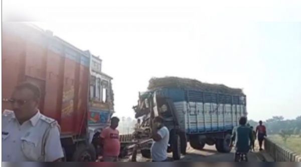लखीसराय में दो ट्रकों की भिड़ंत, ड्राइवर की मौके पर मौत