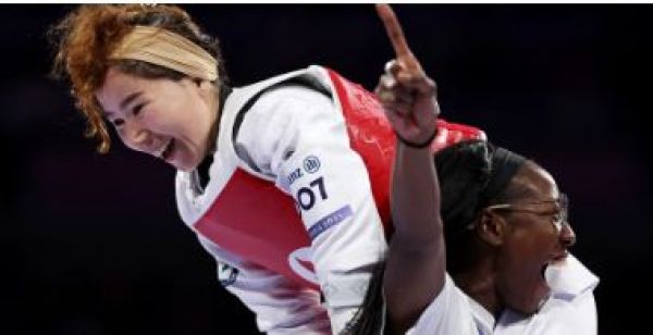 अफगानिस्तान की ताइक्वांडो खिलाड़ी ने शरणार्थी पैरालंपिक टीम के लिए पहला पदक जीतकर इतिहास रचा