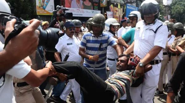 कोलकाता रेप-मर्डर केस: ममता बनर्जी की छवि और राजनीति पर संकट कितना गहरा