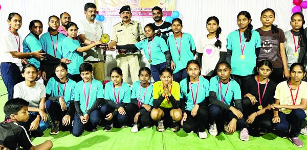 बाल्को स्टेडियम में खेल दिवस हॉकी मैच आयोजित