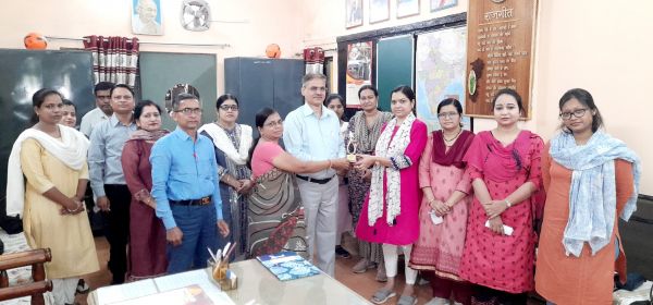 पर्ल वेलफेयर फाउंडेशन की ओर से शिक्षक हुए सम्मानित