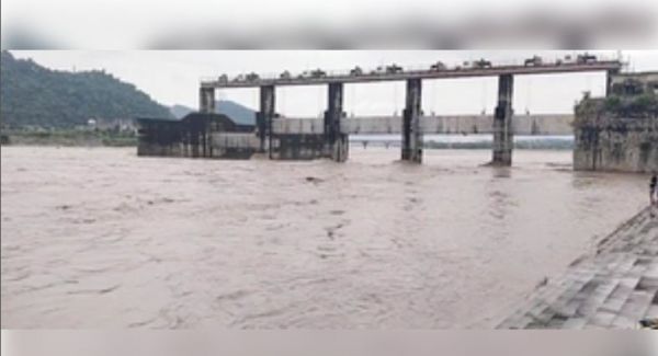 हिमाचल प्रदेश : पांवटा साहिब में यमुना नदी का बढ़ा जलस्तर, प्रशासन अलर्ट 