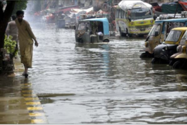 पाकिस्तान में बारिश के कहर से 293 लोगों की मौत, 564 घायल 