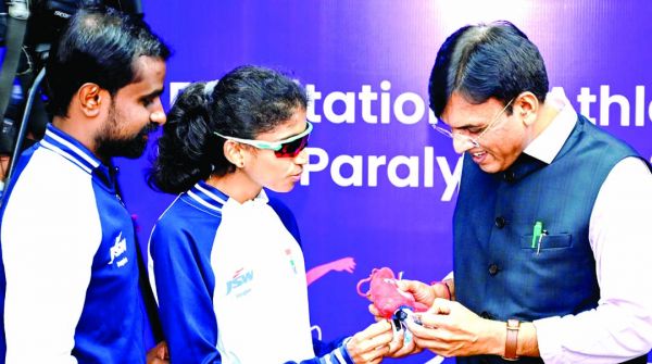 मांडविया ने शानदार पैरालंपिक प्रदर्शन पर एथलेटिक्स दल का किया सम्मान