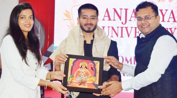 विद्यार्थियों को शिक्षण और प्रशिक्षण का उत्कृष्ट माहौल प्रदान करना हमेशा हमारा लक्ष्य-चांसलर