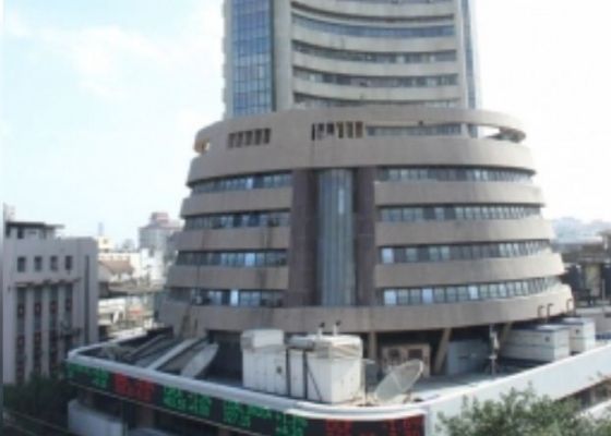 शेयर बाजार की दमदार वापसी, सेंसेक्स 375 अंक बढ़कर बंद 