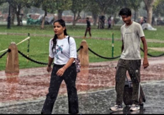 दिल्ली-एनसीआर में लोगों को गर्मी से मिली राहत, सुहाना बना रहेगा मौसम 