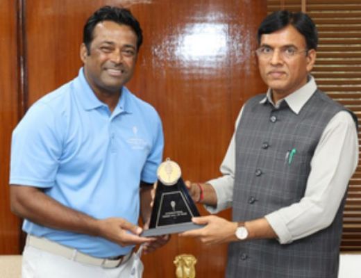 खेल मंत्री मनसुख मंडाविया ने अंतर्राष्ट्रीय टेनिस हॉल ऑफ फेमर लिएंडर पेस से मुलाकात की 