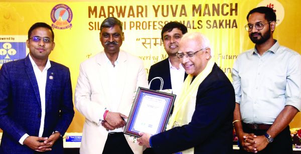 पादरी और शिक्षाविद् फादर एसएम पॉल को मारवाड़ी युवा मंच सिलीगुड़ी ने दिया शिक्षा दिवस 2024 सम्मान