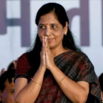 ‘आप’ परिवार को बधाई : केजरीवाल को जमानत मिलने पर उनकी पत्नी सुनीता केजरीवाल ने कहा