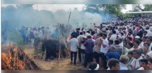 गणपति विसर्जन के दौरान हुआ था हादसा, गांधी नगर में दस लोगों का एक साथ अंतिम संस्कार